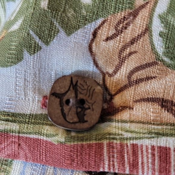 Bermuda Bay XXL 100% silk Hawaiian button down shirt. Wood Buttons - Picture 6 of 6